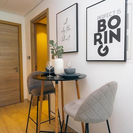 Fam Living - Marina Marvel - Studio Apartment With Breathtaking Views In Studio One Tower Dubai Dış mekan fotoğraf
